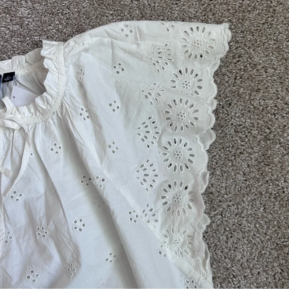 NWT Gap Women’s White Eyelet Flutter Sleeve Boho Blouse Size Extra Small - Picture 3 of 10